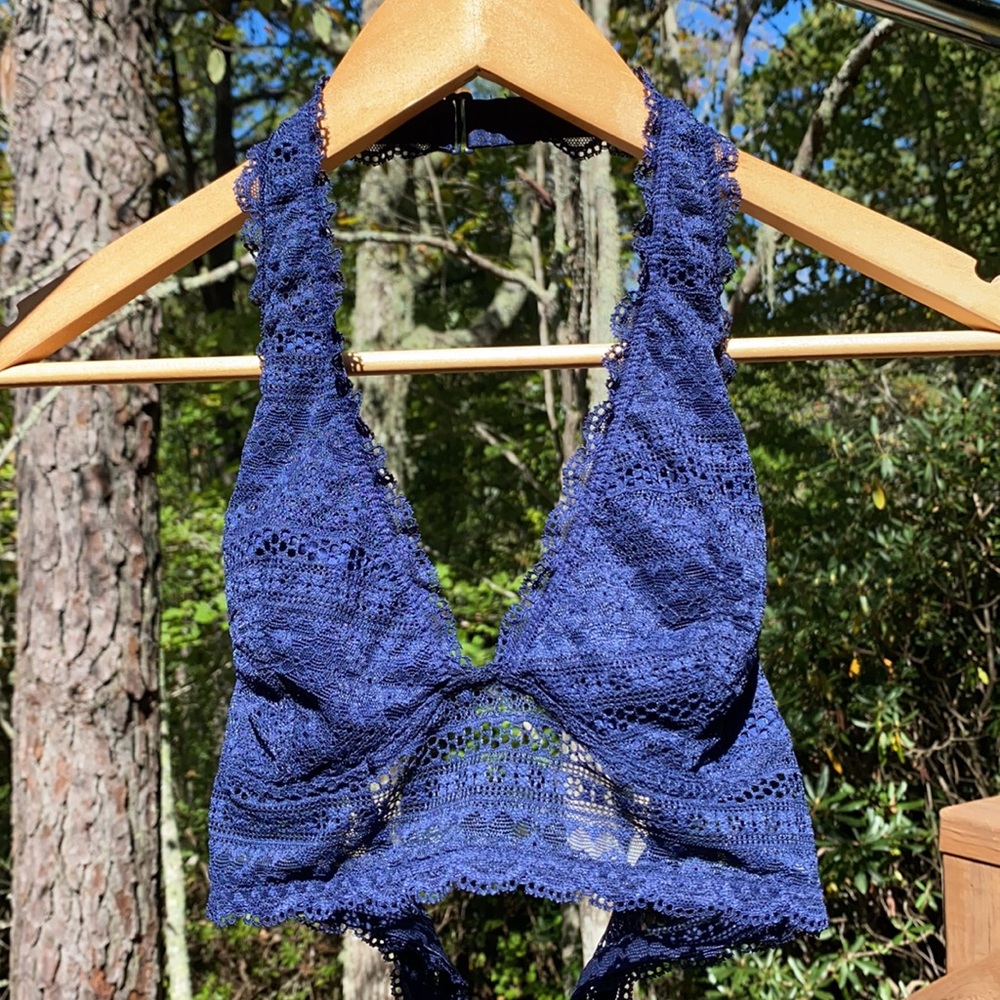 VICTORIA’S SECRET Blue Lace Halter Bralette